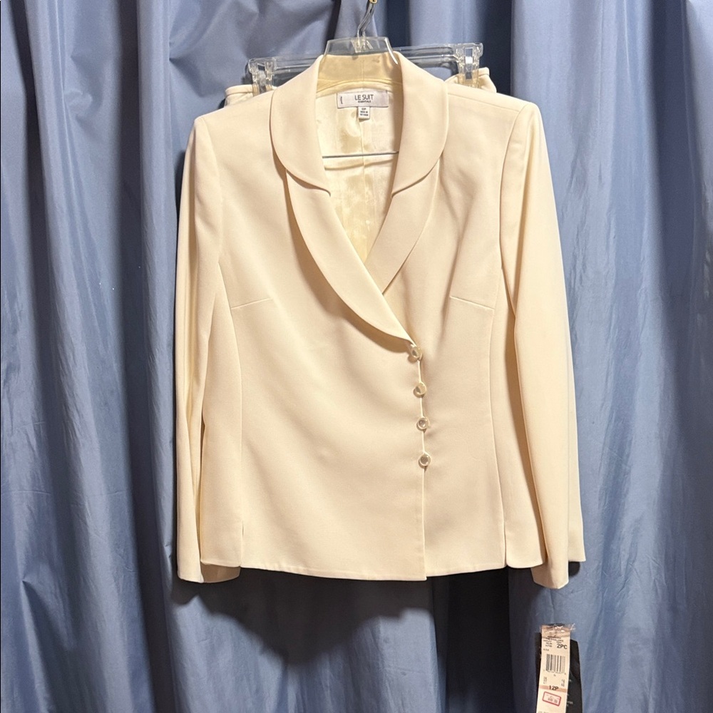 Le Suit Ivory Women's Blazer/Skirt